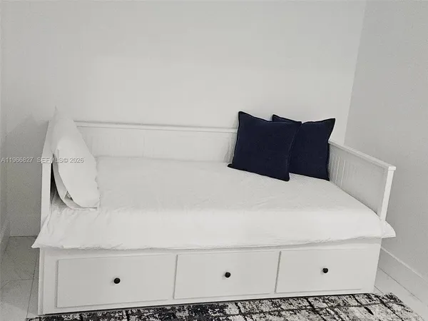 $3,200 | 16385 Biscayne Boulevard, Unit 1802, North Miami Beach, FL 33160