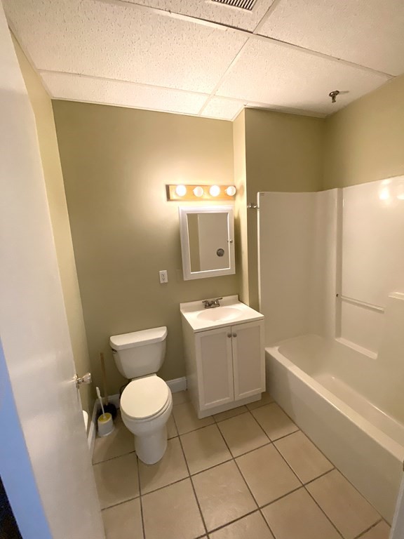 11 Lawrence Street, Unit 606 Lawrence, MA 01840 - Photo 9 of 10 a bathroom with a toilet a sink and bathtub