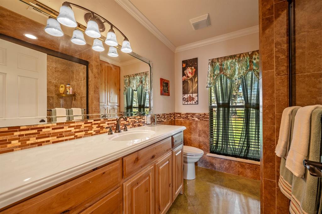 103 Hyde Lake Road Bennington, OK 74723 - Photo 26 of 39 Bathroom