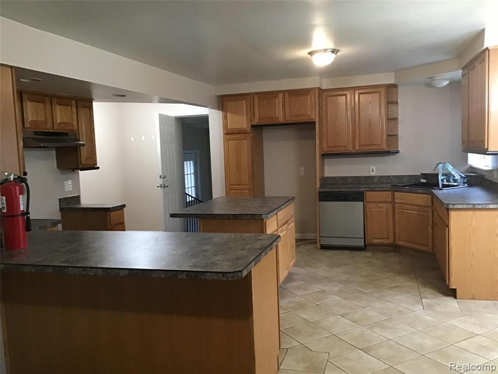 35852 Beverly Road Romulus, MI 48174 - Photo 3 of 12