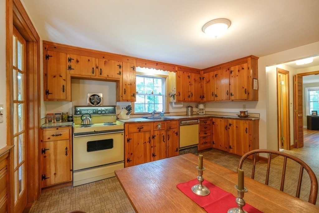 24 White Road Wayland, MA 01778 - Photo 5 of 16 Gallery Image 5