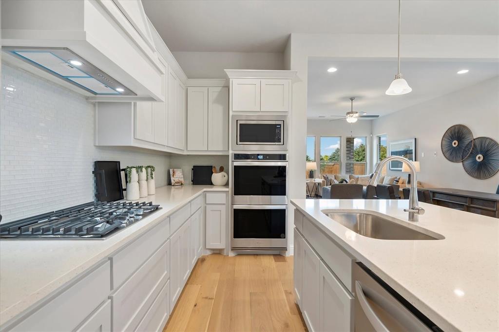 3611 Finnian Street Rowlett, TX 75088 - Photo 9 of 27 09-Finnian064 - kitchen