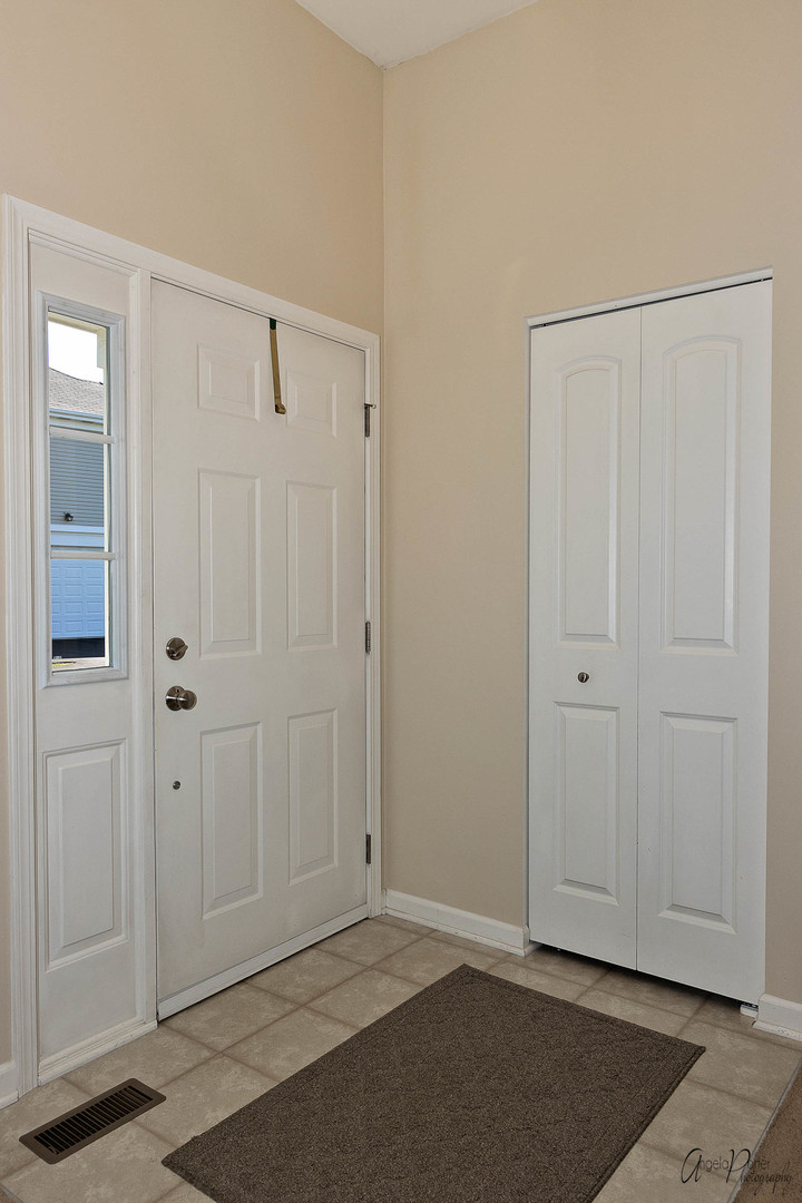 1417 Draper Road, Unit 1417 McHenry, IL 60050 - Photo 3 of 19