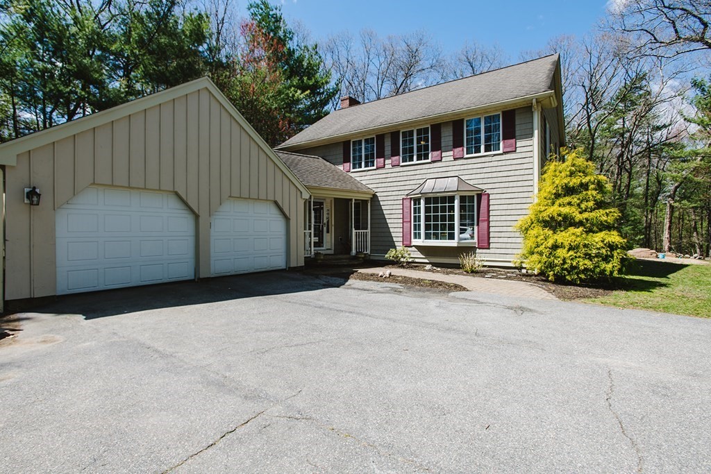 25 Pillings Pond Road Lynnfield, MA 01940 - Photo 1 of 39 Gallery Image 1