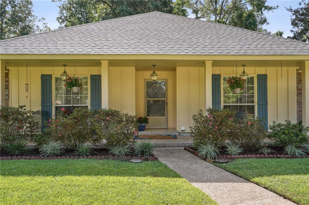 555 Barbara Place Mandeville, LA 70448 - Photo 3 of 35