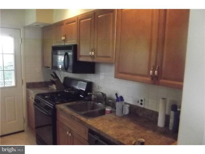 809 Cypress Road Warminster, PA 18974 - Photo 4 of 16