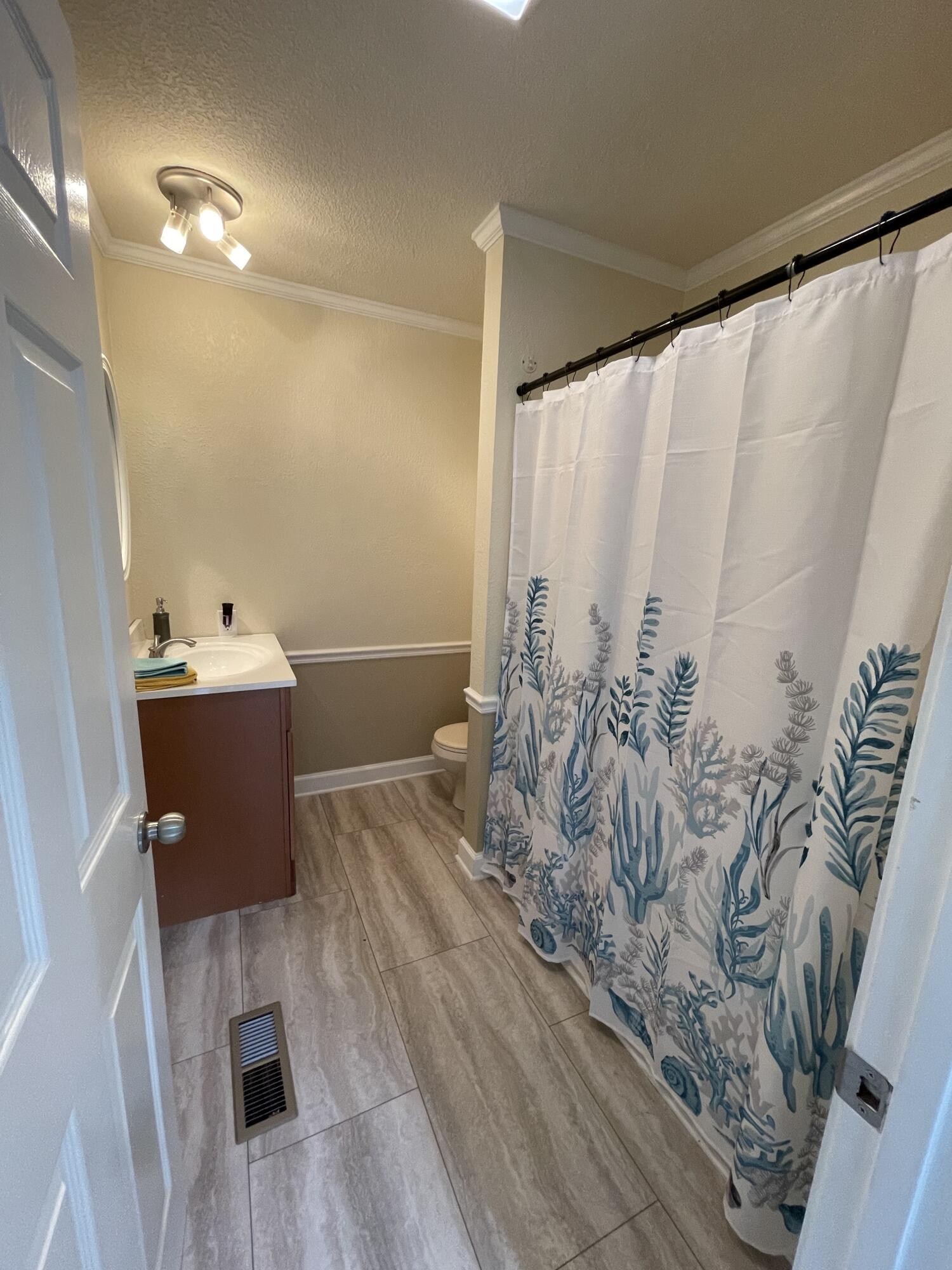 474 Pumpkin Hollow Road Heiskell, TN 37754 - Photo 18 of 22 a bathroom with a sink and a mirror