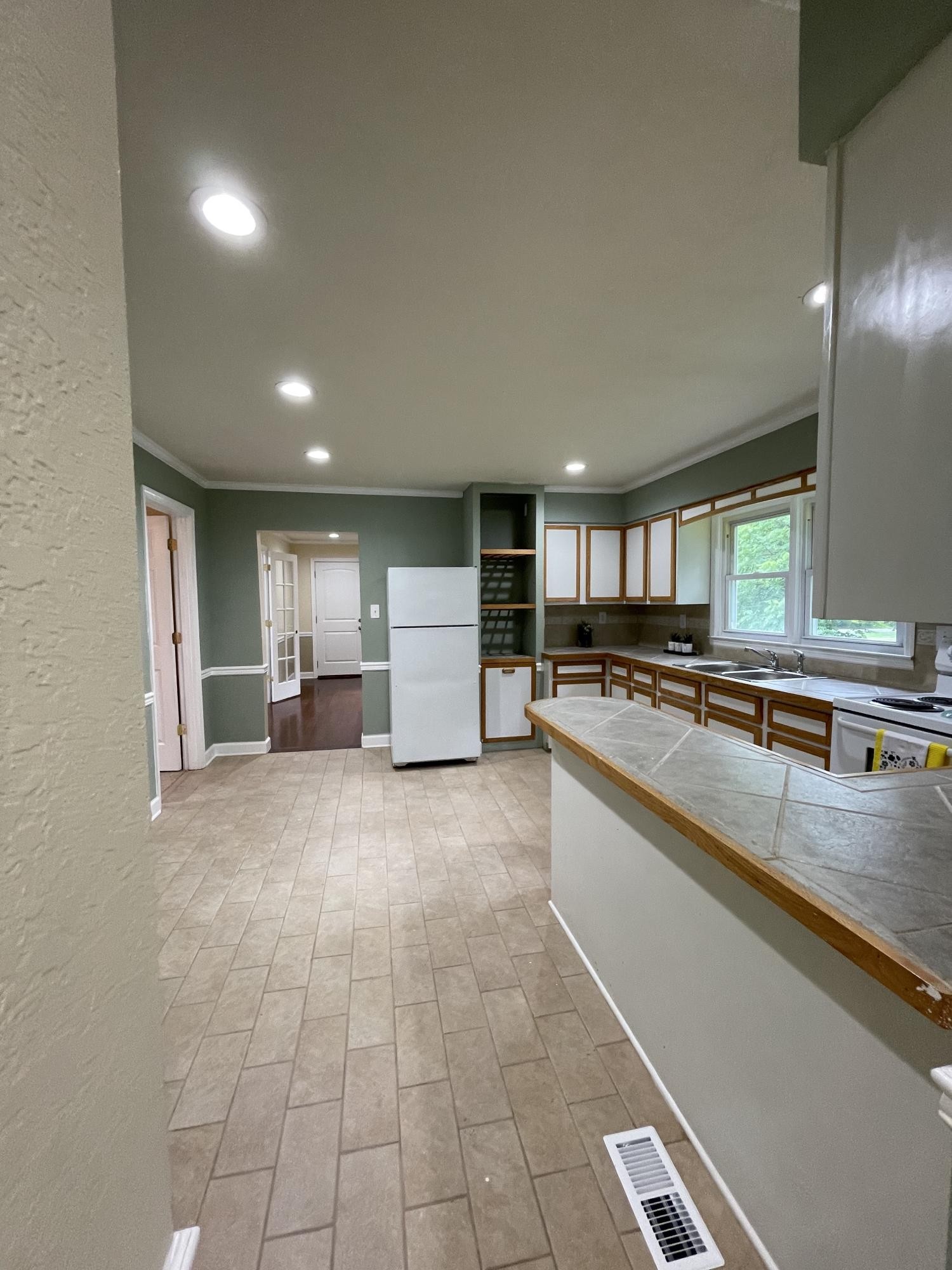 474 Pumpkin Hollow Road Heiskell, TN 37754 - Photo 10 of 22 a large kitchen with a large window and stainless steel appliances