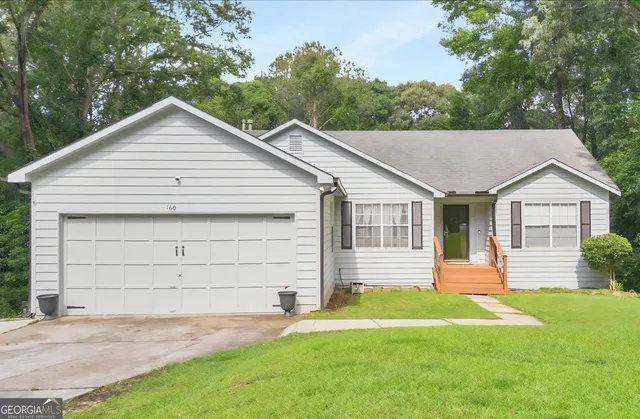 a view of a house with a yard