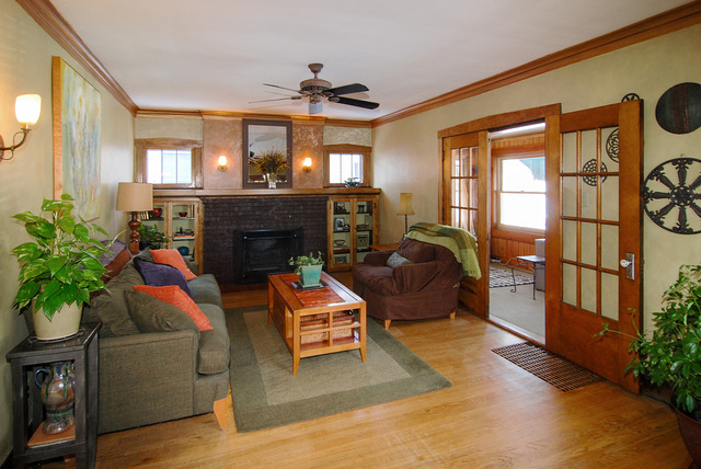 483 Loudon Road Riverside, IL 60546 - Photo 2 of 16