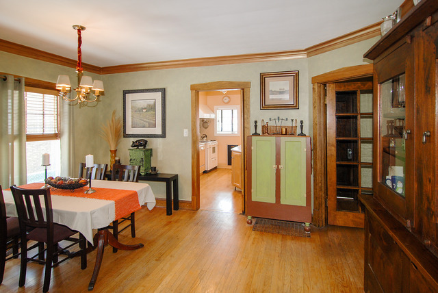 483 Loudon Road Riverside, IL 60546 - Photo 3 of 16