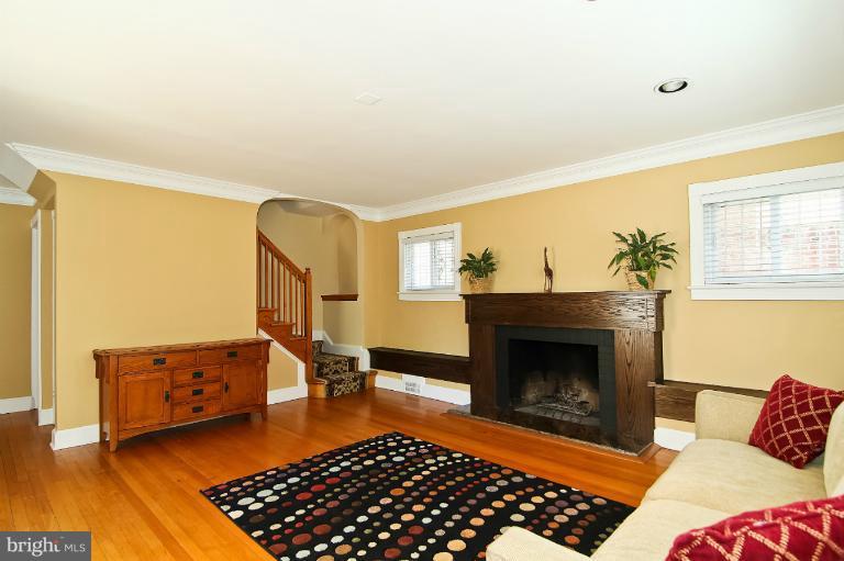 116 Rittenhouse Street Northeast Washington, DC 20011 - Photo 2 of 30 Living Room