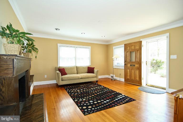 116 Rittenhouse Street Northeast Washington, DC 20011 - Photo 15 of 30 Living Room