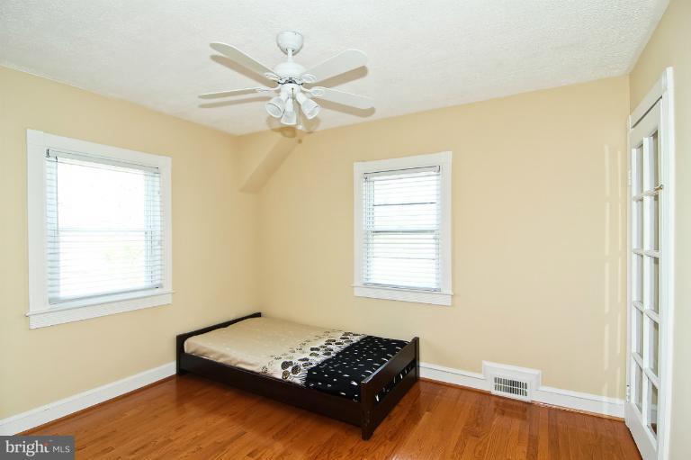 116 Rittenhouse Street Northeast Washington, DC 20011 - Photo 4 of 30 Bedroom