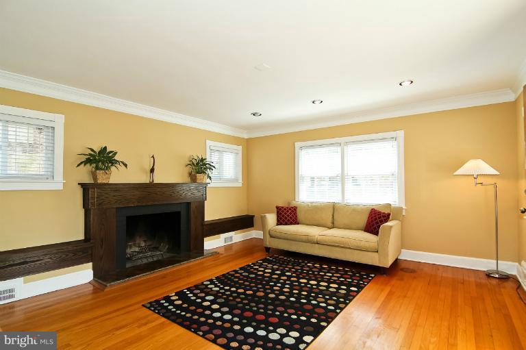 116 Rittenhouse Street Northeast Washington, DC 20011 - Photo 9 of 30 Living Room