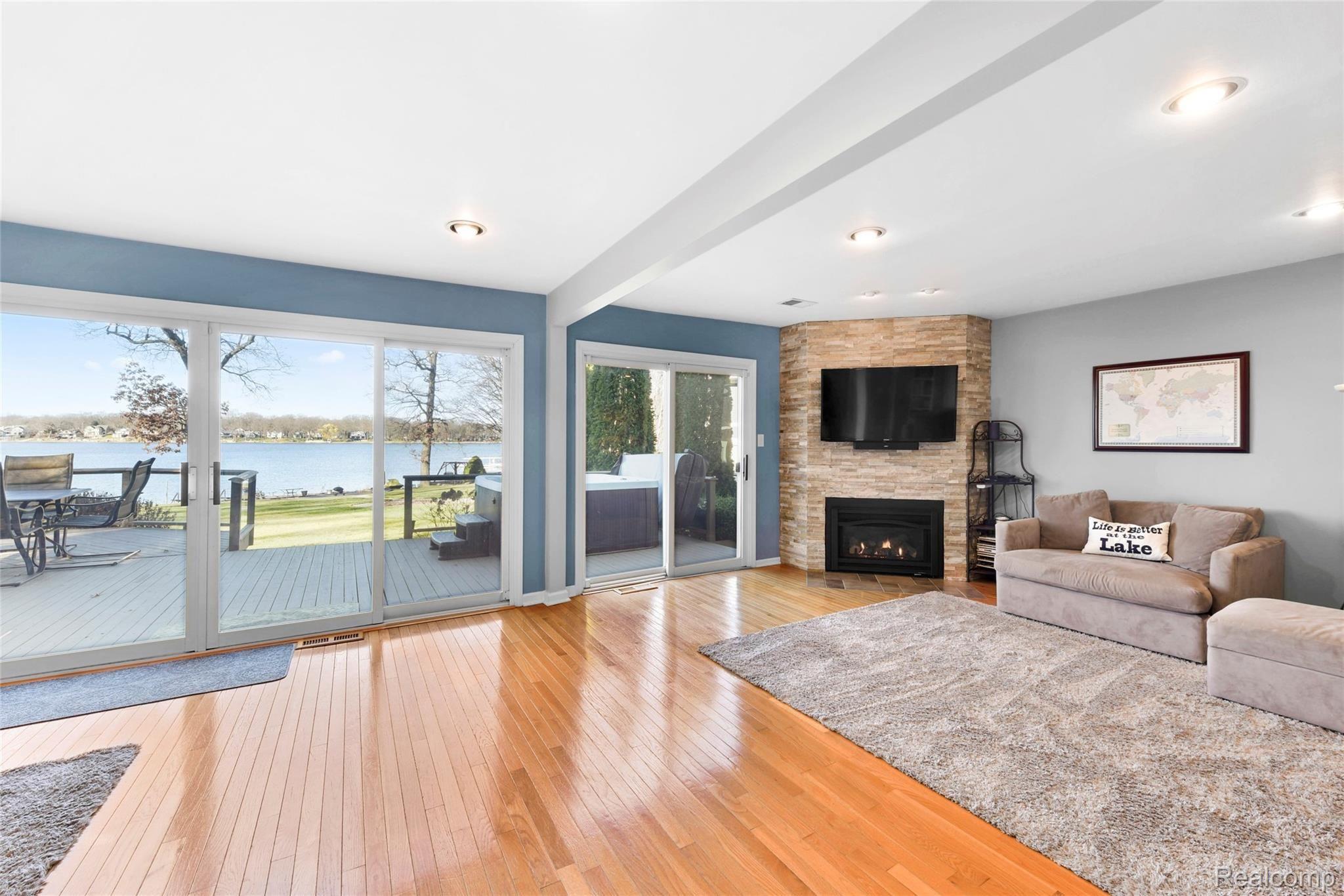 3638 Covert Road Waterford, MI 48328 - Photo 34 of 76 DSC_4402.jpg