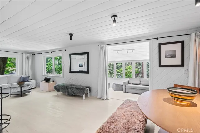 a view of yard with seating area