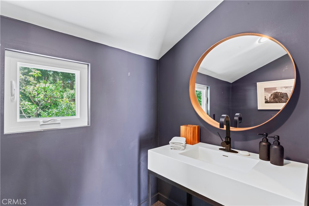 609 Millburn Road Lake Arrowhead, CA 92352 - Photo 38 of 60 a bathroom with a sink and a mirror