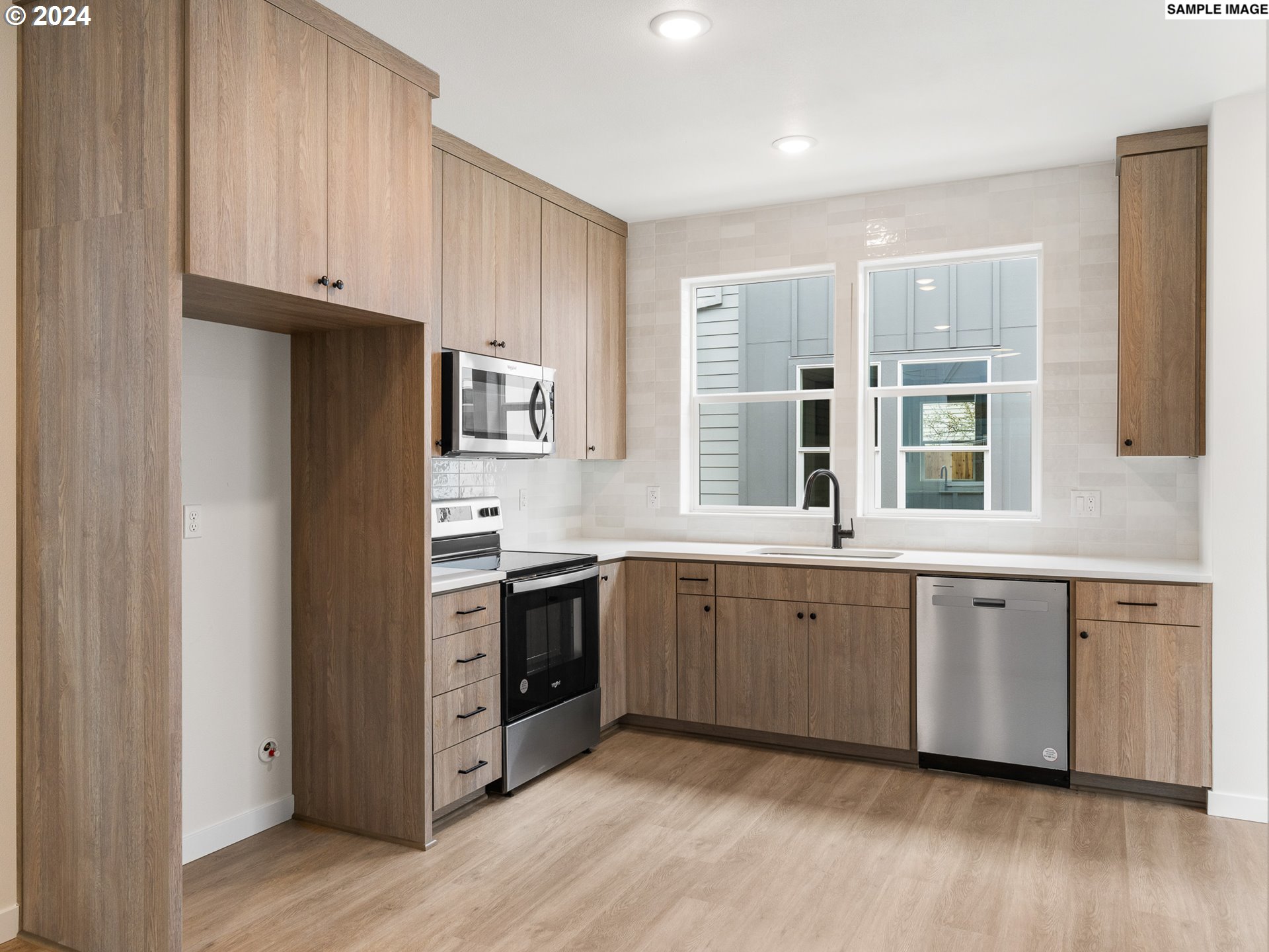5512 Southeast Rural Street Portland, OR 97206 - Photo 3 of 15 Gallery Image 3
