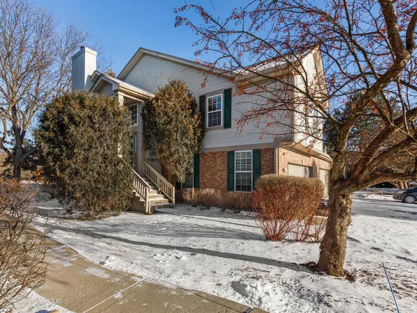 $449,000 | 121 Commons Court, Wheeling, IL 60090