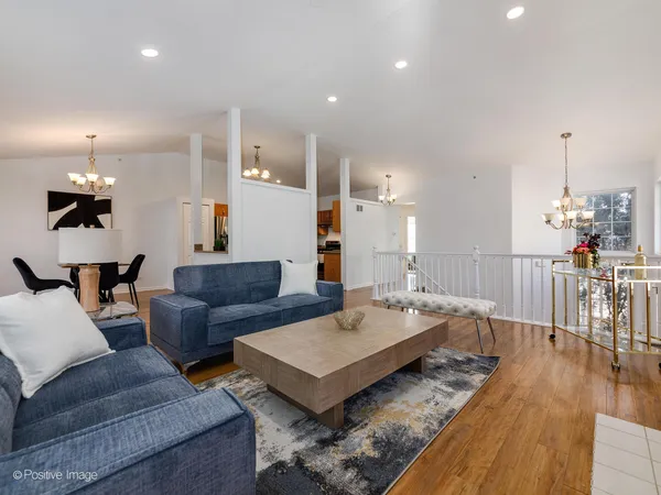 $449,000 | 121 Commons Court, Wheeling, IL 60090