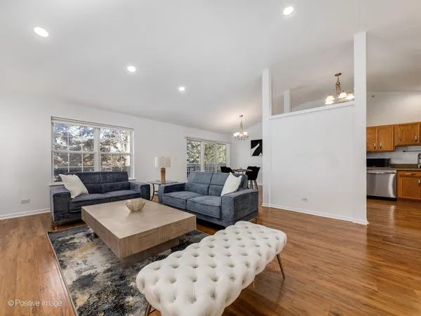 $449,000 | 121 Commons Court, Wheeling, IL 60090