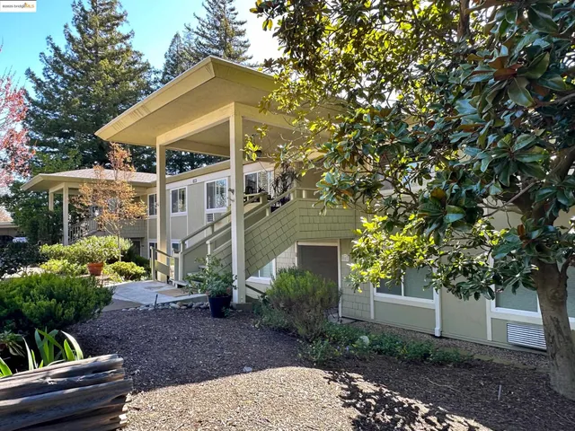 a view of a tennis court