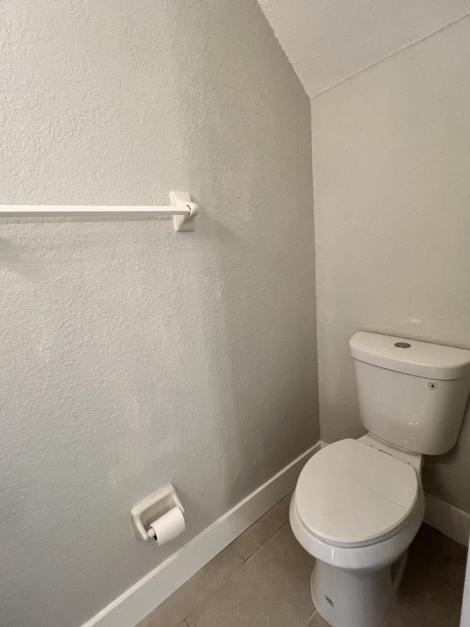 570 St Tropez Lane Margate, FL 33068 - Photo 12 of 33 20