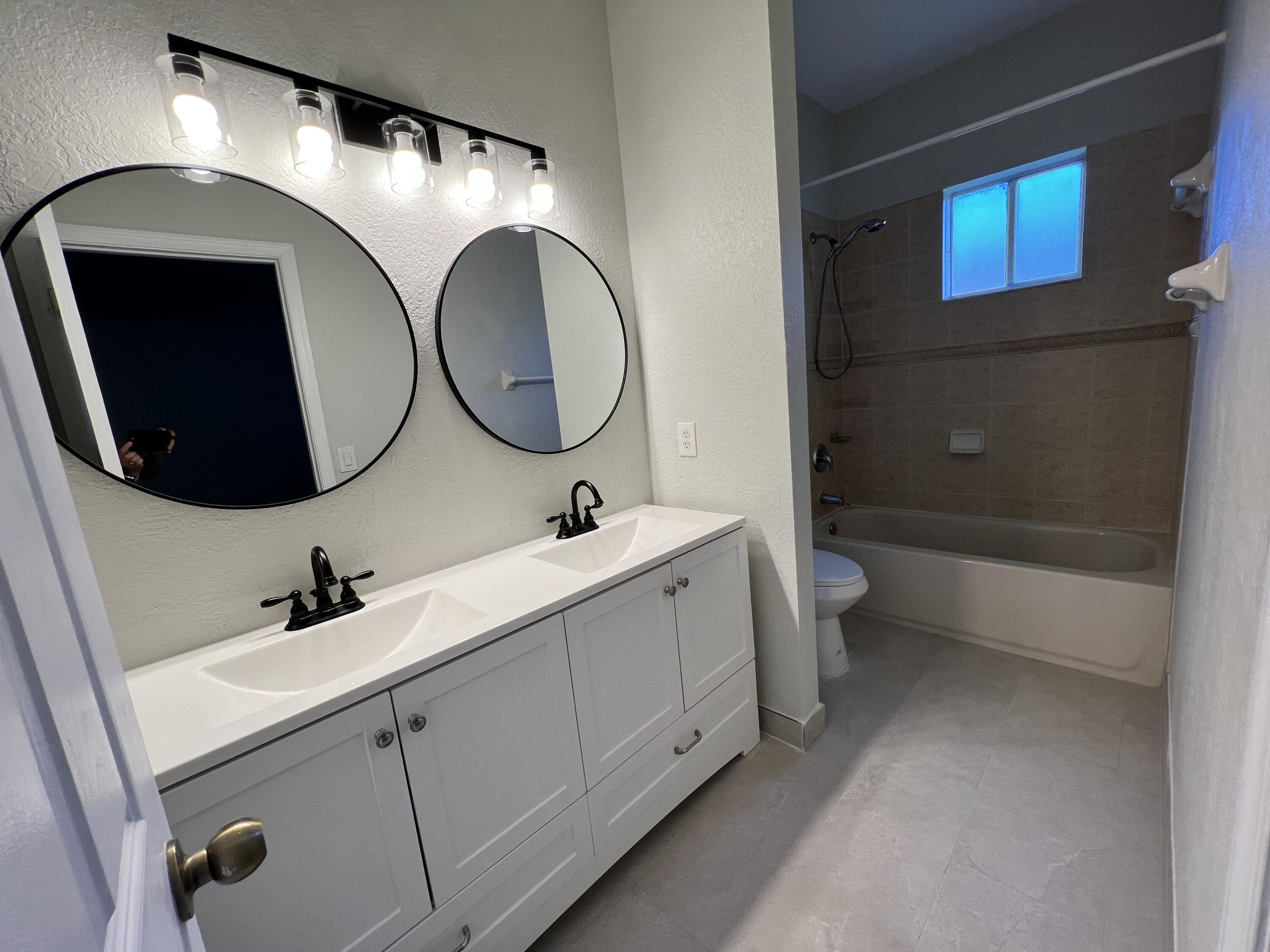 570 St Tropez Lane Margate, FL 33068 - Photo 21 of 33 38