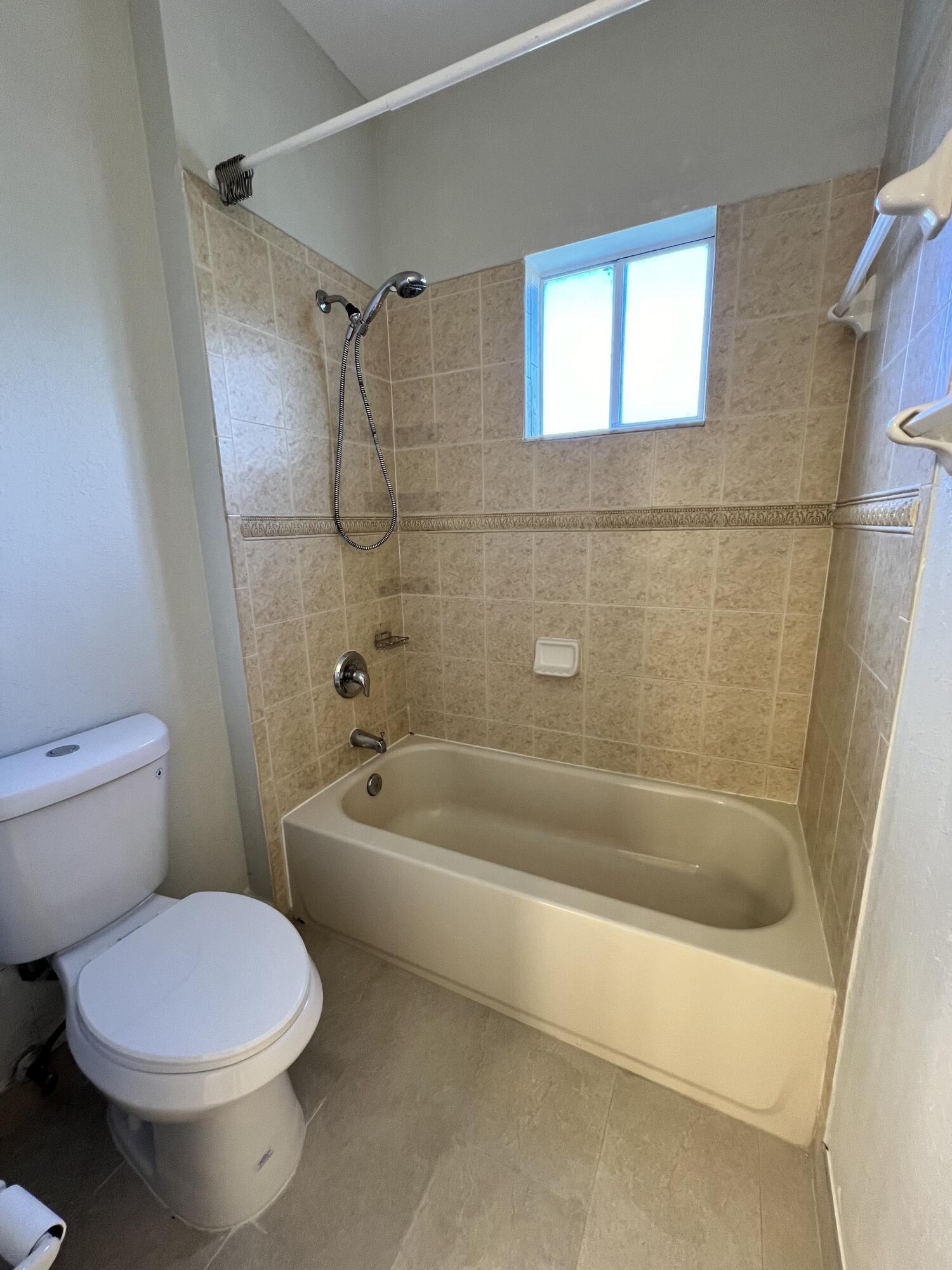 570 St Tropez Lane Margate, FL 33068 - Photo 22 of 33 39