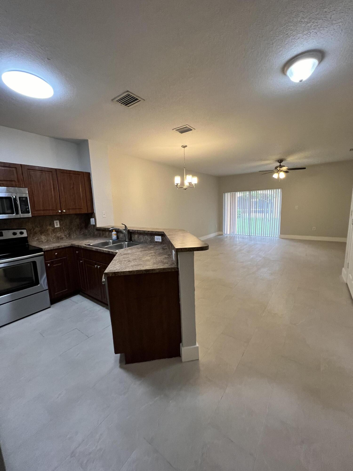 570 St Tropez Lane Margate, FL 33068 - Photo 7 of 33 10