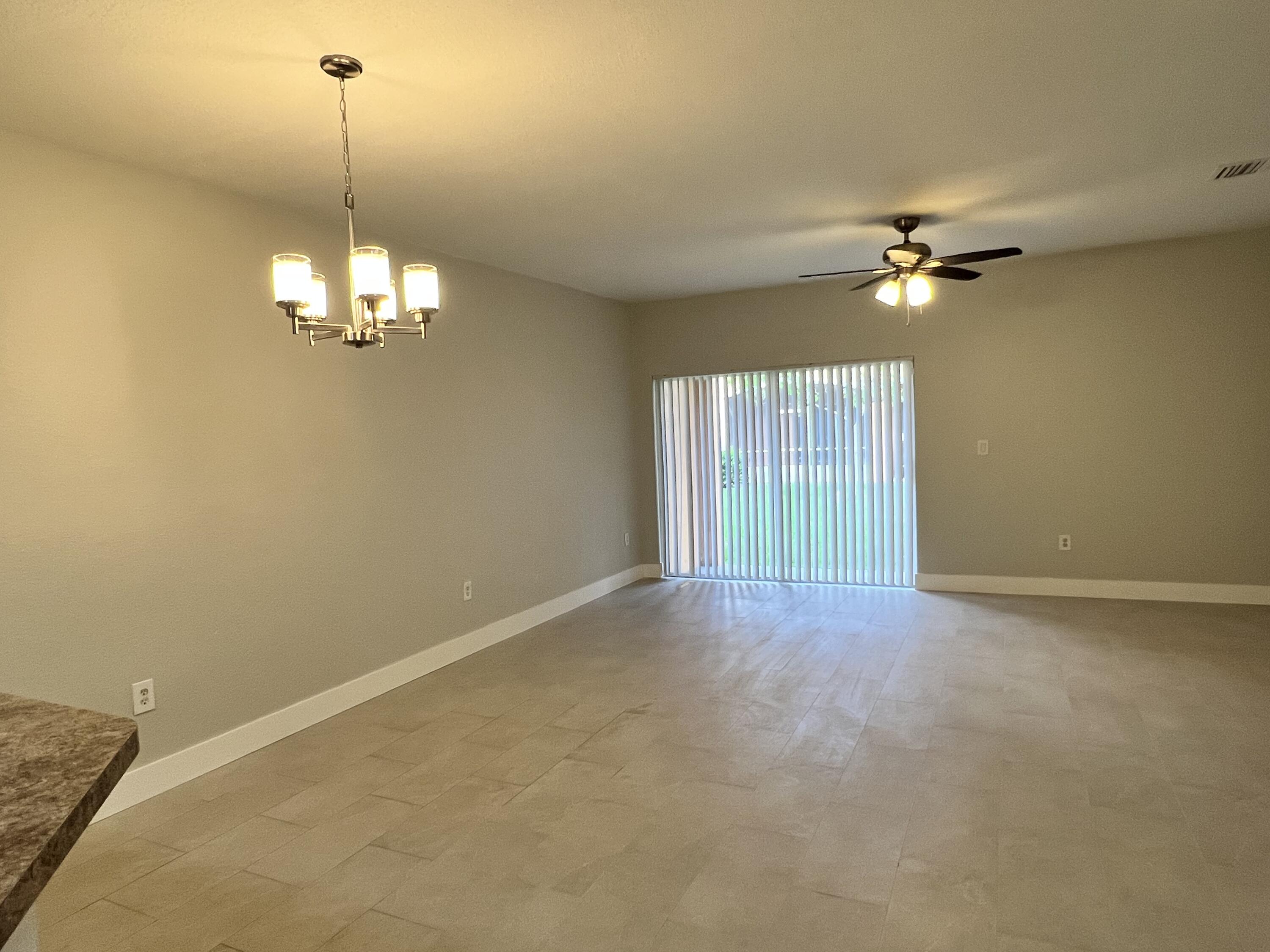 570 St Tropez Lane Margate, FL 33068 - Photo 8 of 33 1 (47)