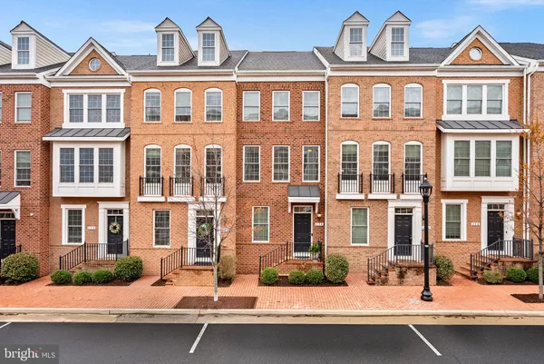 $675,000 | 274 High Rail Terrace Southeast, Leesburg, VA 20175
