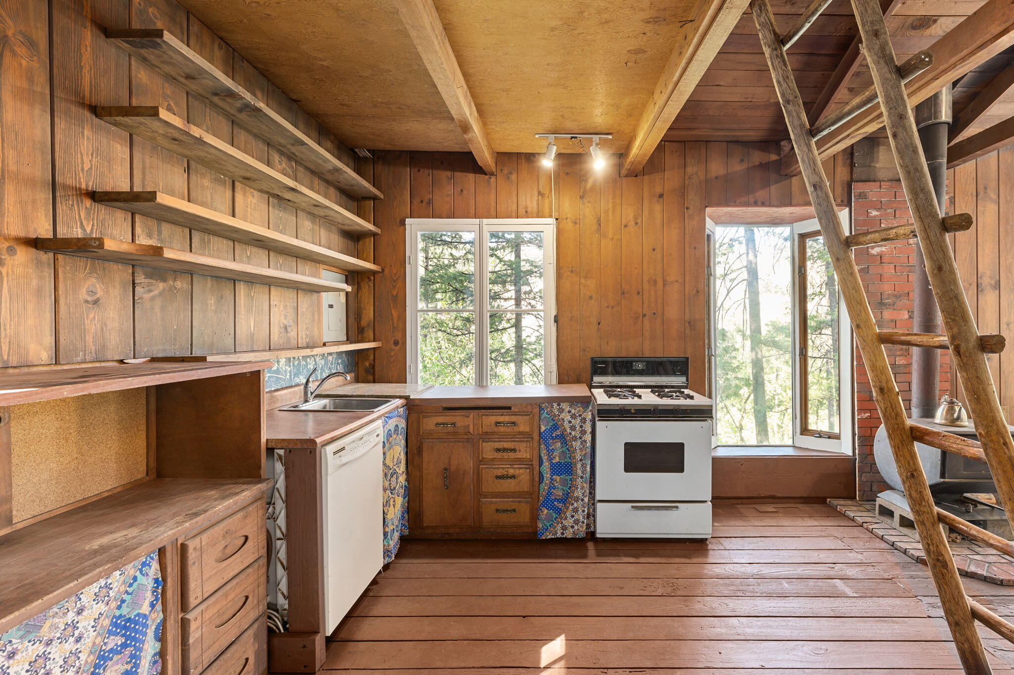 2110 Little Applegate Road Jacksonville, OR 97530 - Photo 4 of 35 Kitchen area