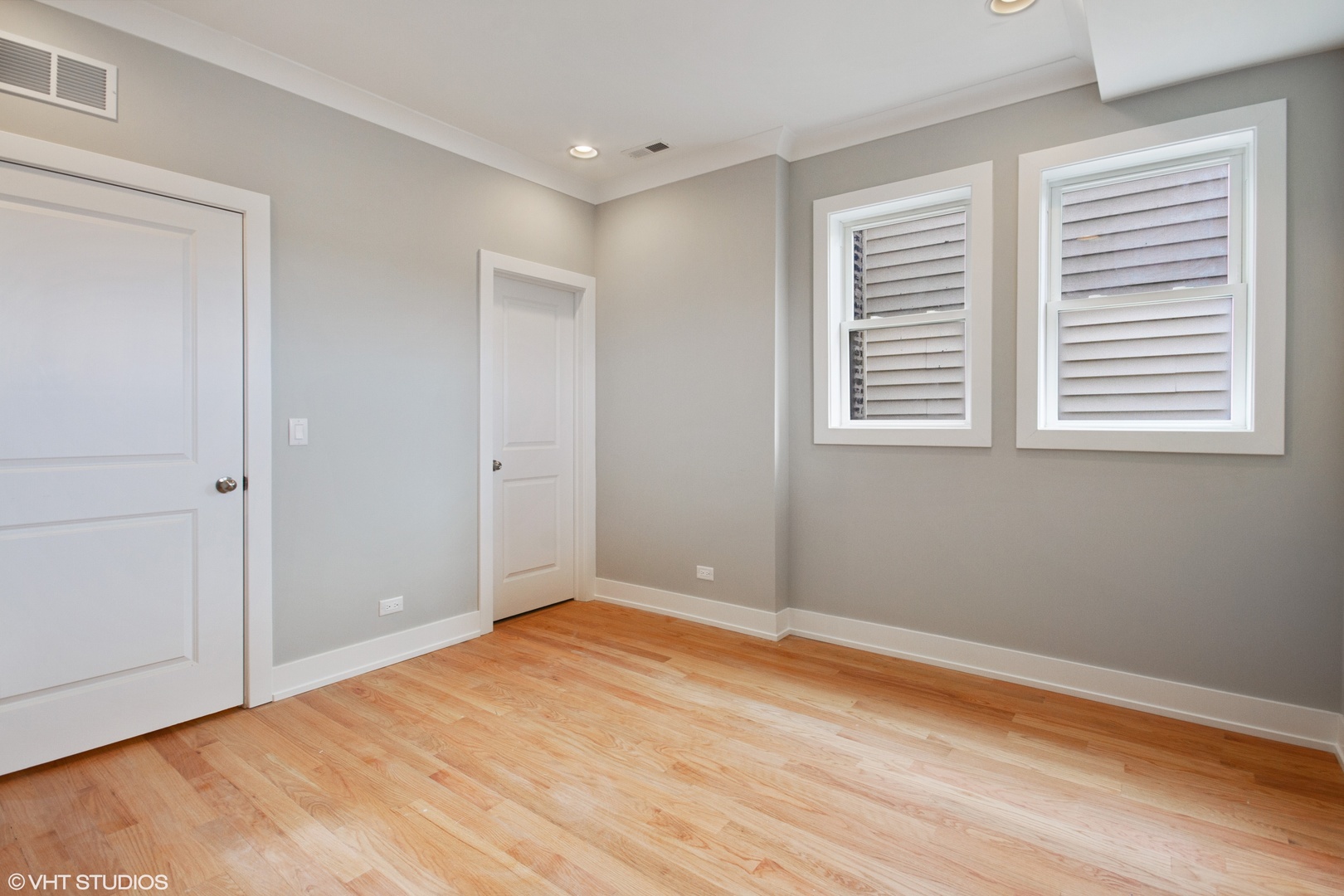 3750 North Racine Avenue, Unit 2 Chicago, IL 60613 - Photo 8 of 10 a view of an empty room with wooden floor and a window
