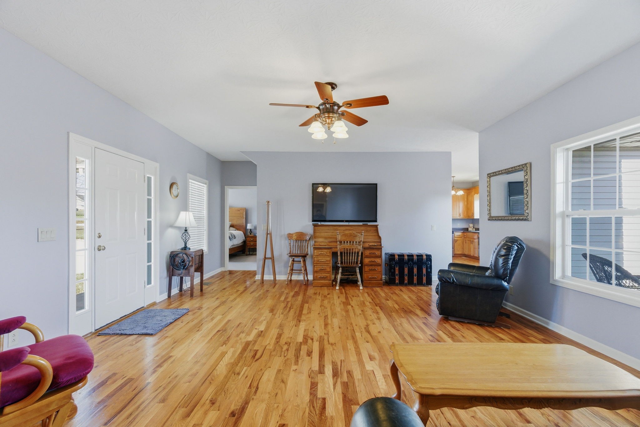 4357 Airport Road Springfield, TN 37172 - Photo 4 of 49 a living room with furniture and a flat screen tv