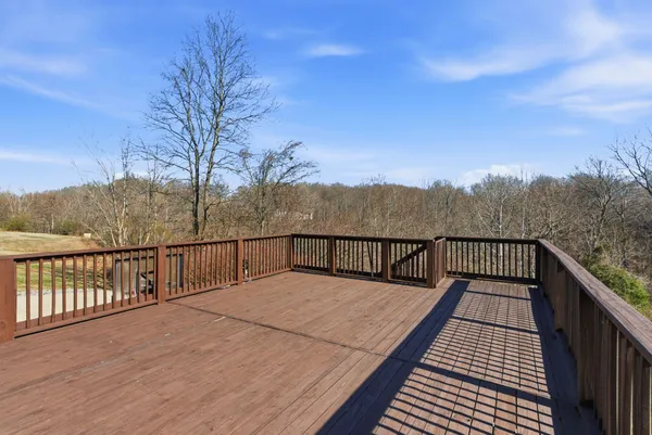 a view of an house with backyard and bushes