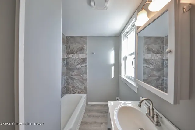 $1,900 | 518 Pen Argyl Street, Pen Argyl, PA 18072