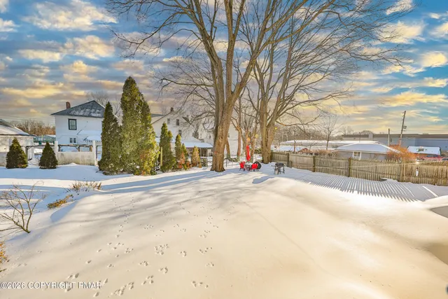 $1,900 | 518 Pen Argyl Street, Pen Argyl, PA 18072