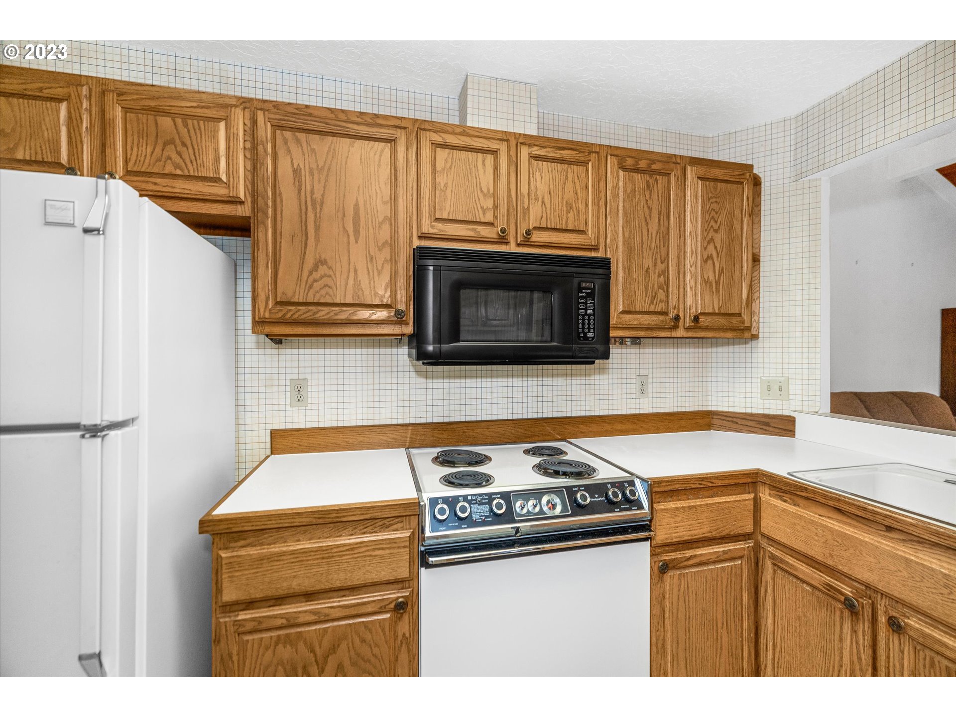 9775 Southwest Cook Court Tigard, OR 97224 - Photo 11 of 34 Gallery Image 11