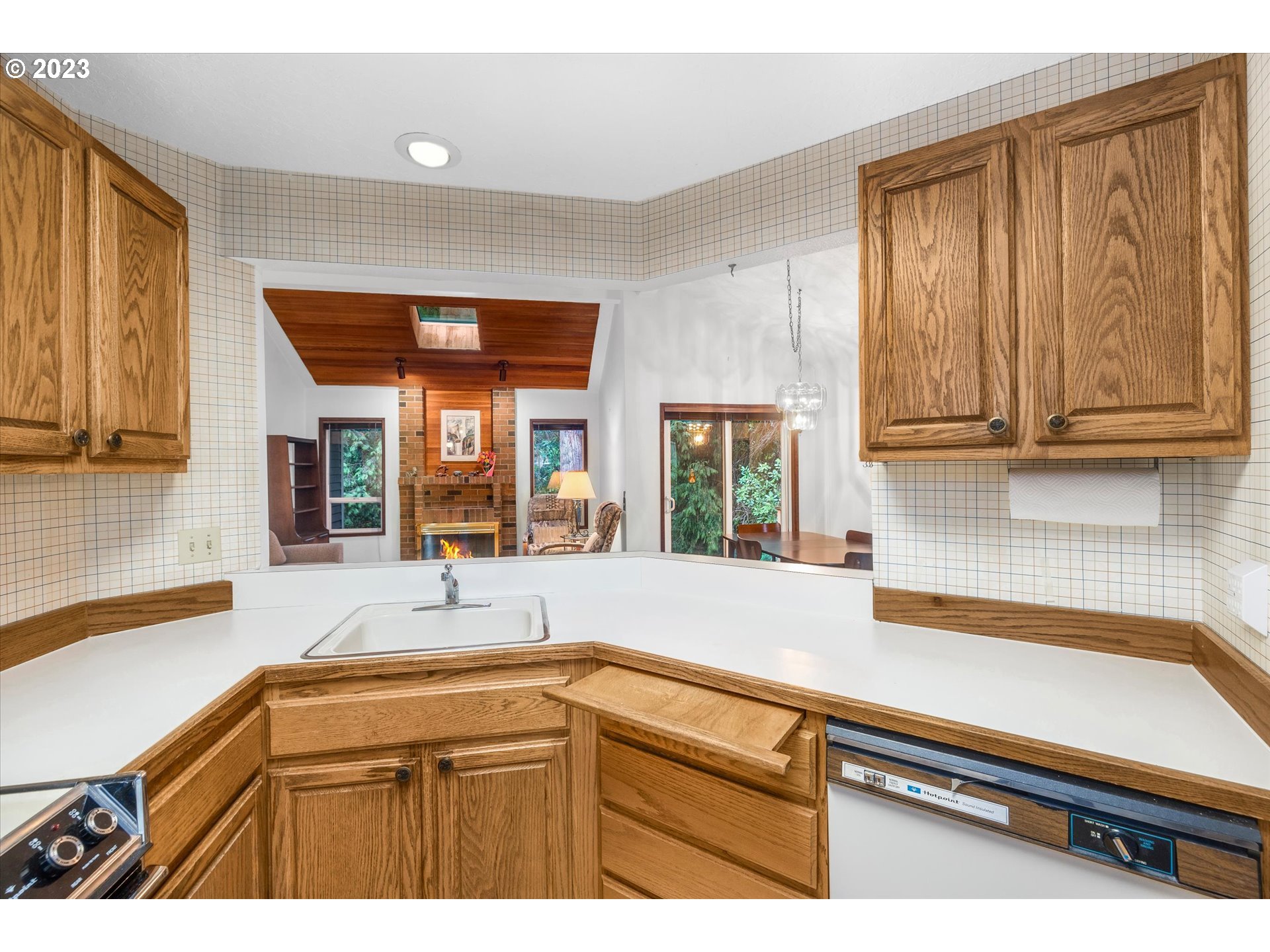 9775 Southwest Cook Court Tigard, OR 97224 - Photo 12 of 34 Gallery Image 12