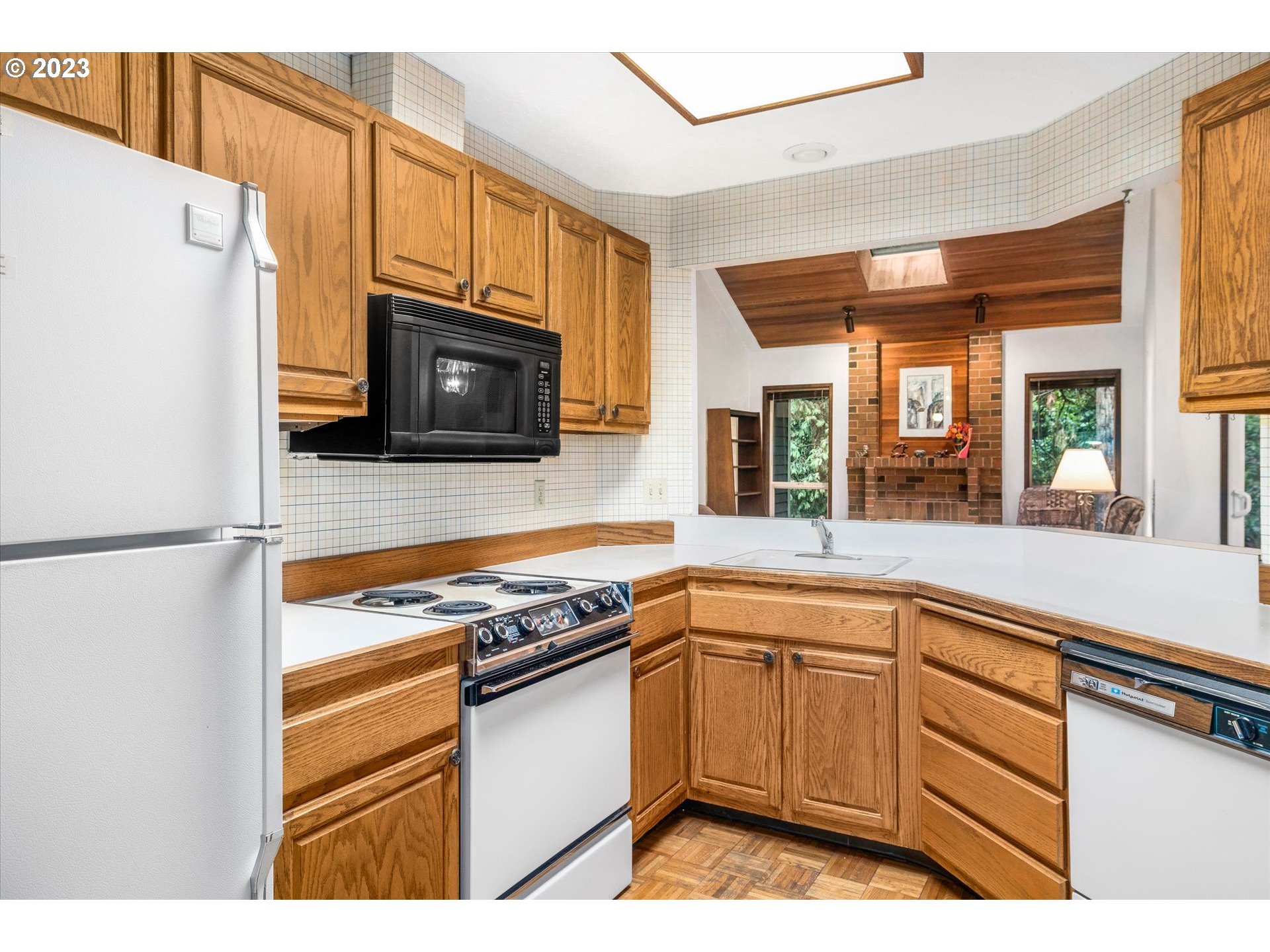 9775 Southwest Cook Court Tigard, OR 97224 - Photo 10 of 34 Gallery Image 10