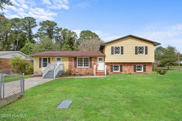 $309,000 | 406 Carole Drive, Jacksonville, NC 28540