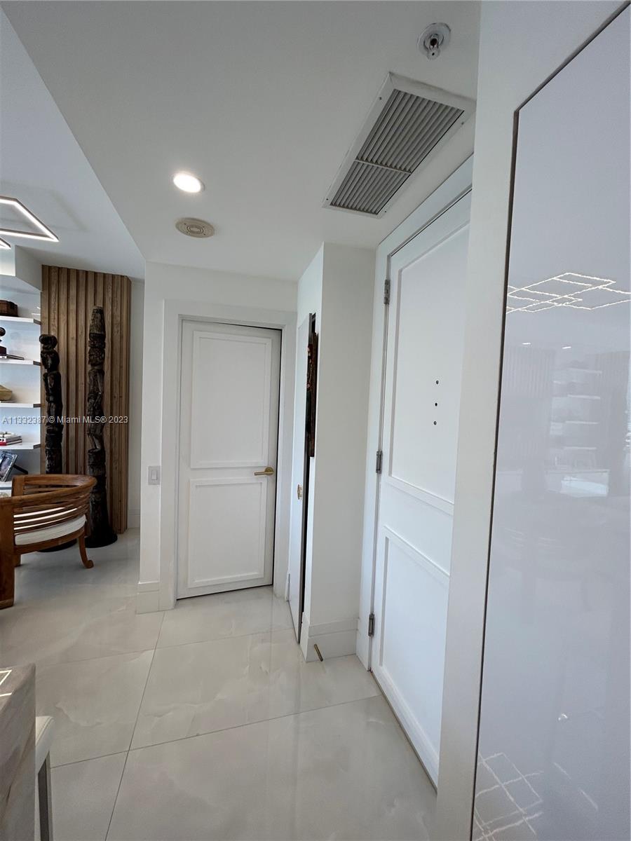 888 Brickell Key Drive, Unit 802 Miami, FL 33131 - Photo 34 of 42 a view of empty room