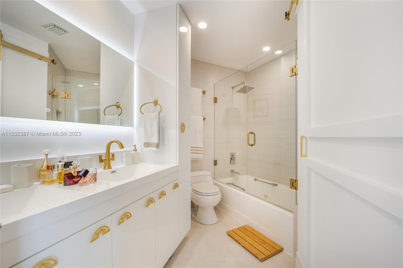 888 Brickell Key Drive, Unit 802 Miami, FL 33131 - Photo 8 of 42