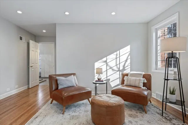 $1,595,000 | 909 Locust Road, Wilmette, IL 60091