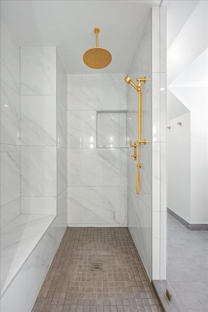 909 Locust Road Wilmette, IL 60091 - Photo 25 of 45 a view of bathroom