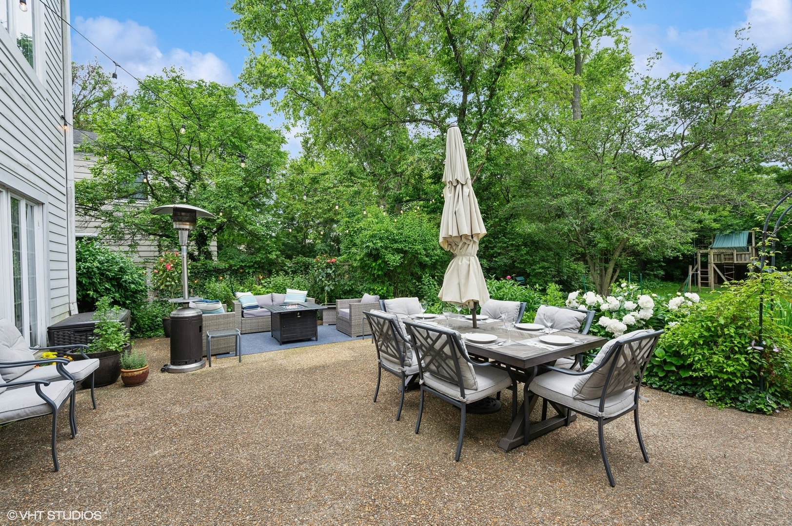 909 Locust Road Wilmette, IL 60091 - Photo 39 of 45 a view of a patio with a dining table and chairs with wooden fence