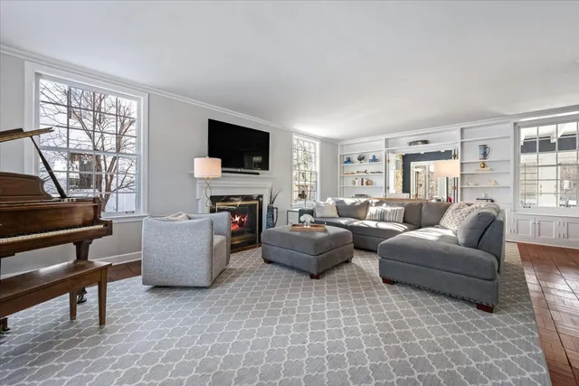 $1,595,000 | 909 Locust Road, Wilmette, IL 60091