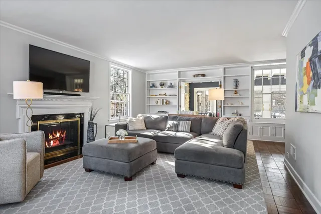$1,595,000 | 909 Locust Road, Wilmette, IL 60091